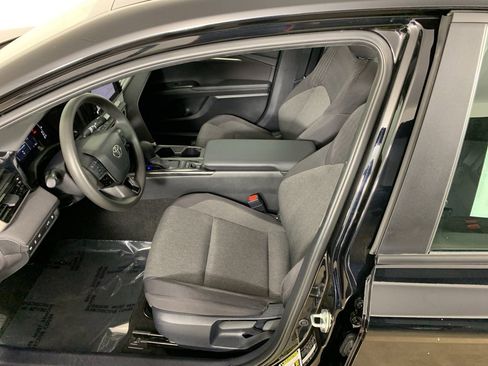 Used 2025 Toyota Camry LE image 28