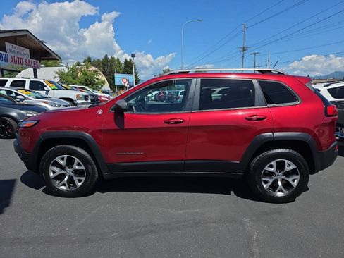Used 2014 Jeep Cherokee Trailhawk w/ Comfort/Convenience Group AWD/4WD image 12