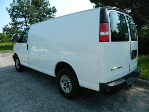 Used 2017 GMC Savana 2500 image 6