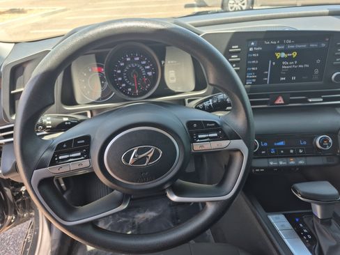 Used 2023 Hyundai Elantra SEL w/ Cargo Package FWD image 9