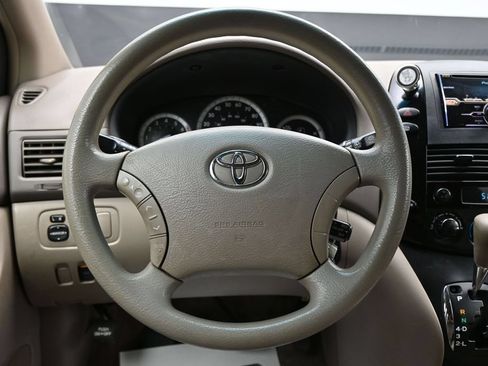Used 2005 Toyota Sienna LE w/ LE Pkg 2 FWD image 14