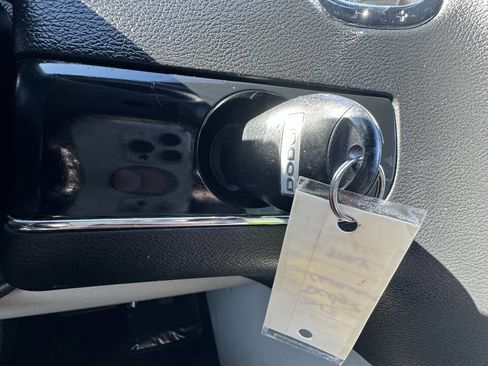 Used 2017 Dodge Grand Caravan SXT image 33