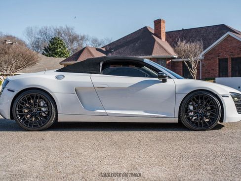 Used 2015 Audi R8 V8 w/ Full Leather Package image 21