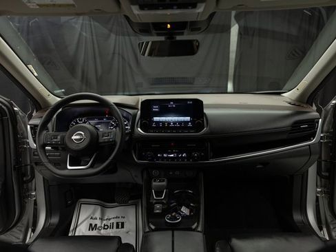 Used 2023 Nissan Rogue SL w/ SL Premium Package image 17