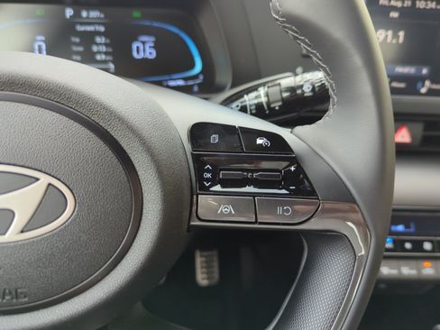 Certified 2025 Hyundai Elantra Sport FWD image 32