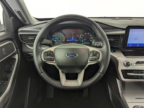 Used 2024 Ford Explorer XLT image 55