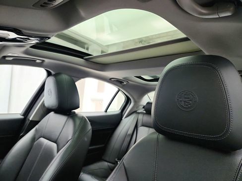 Used 2018 Alfa Romeo Giulia AWD image 11