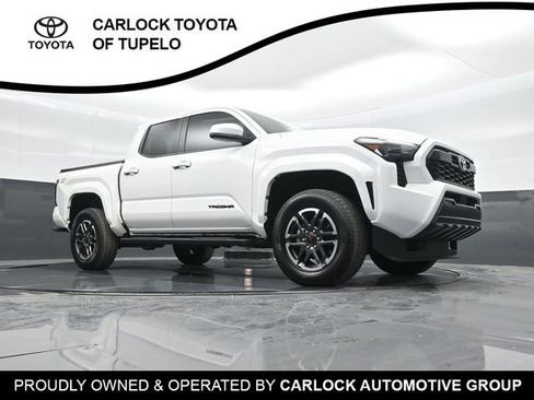 Used 2025 Toyota Tacoma TRD Sport image 32