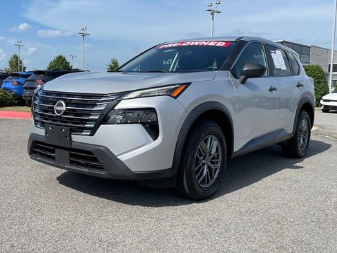 Used 2024 Nissan Rogue S AWD/4WD image 3