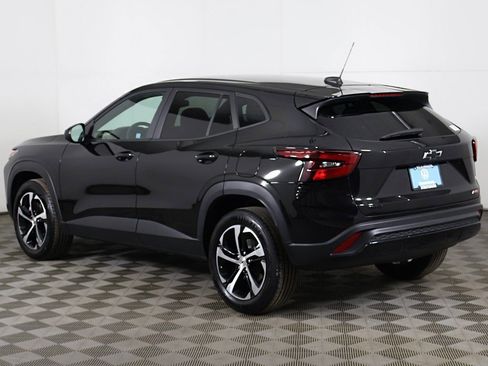 Used 2025 Chevrolet Trax RS image 8