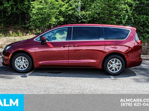 Used 2023 Chrysler Voyager LX FWD image 7