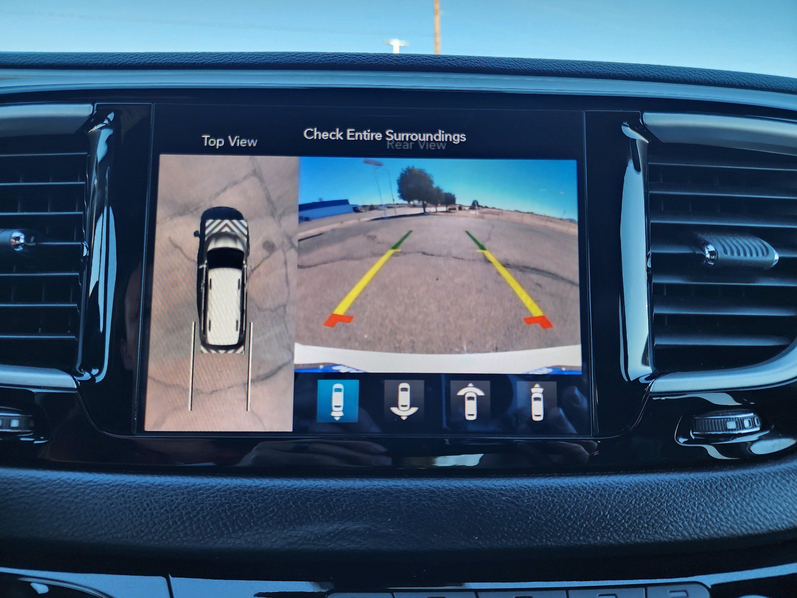 Used 2020 Chrysler Pacifica Touring-L AWD/4WD image 25