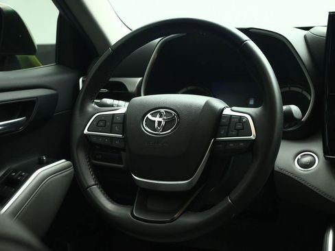 Used 2023 Toyota Highlander XLE FWD image 40
