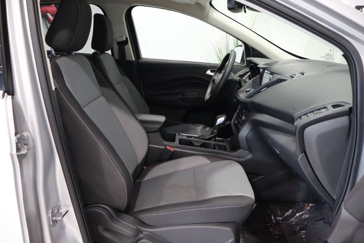 Used 2019 Ford Escape SE FWD image 11