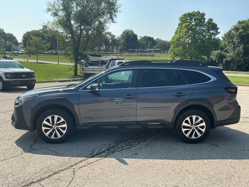 Used 2025 Subaru Outback Premium AWD/4WD image 2