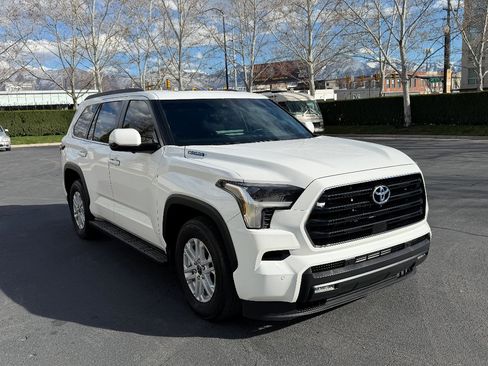 Used 2024 Toyota Sequoia SR5 w/ SR5 Premium Package image 5
