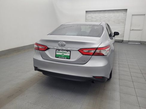 Used 2018 Toyota Camry LE image 7