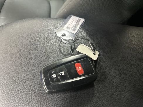 Used 2024 Toyota RAV4 XLE FWD image 23