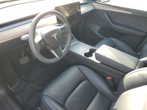 Used 2023 Tesla Model Y Long Range image 18