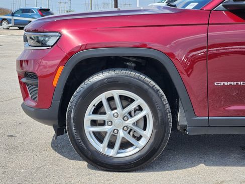 Used 2025 Jeep Grand Cherokee Laredo X w/ Luxury Tech Group I AWD/4WD image 9