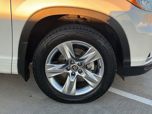 Used 2016 Toyota Highlander Limited image 16