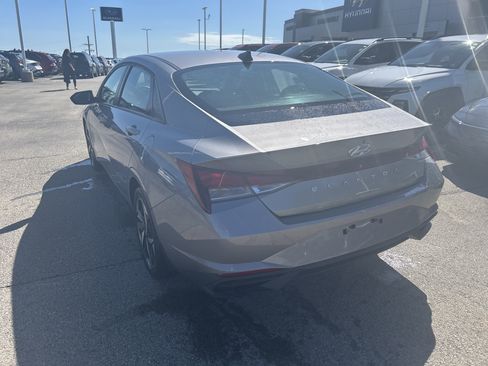 Used 2023 Hyundai Elantra SEL w/ Convenience Package FWD image 6