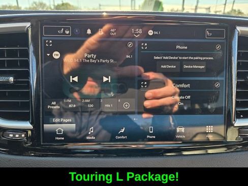 Used 2024 Chrysler Pacifica Touring-L FWD image 24