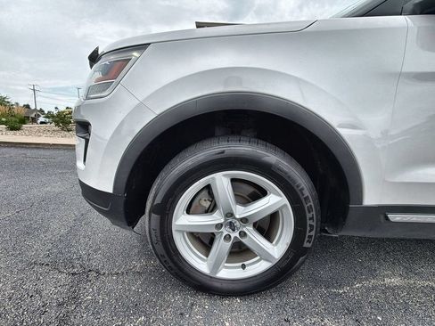 Used 2018 Ford Explorer XLT w/ Equipment Group 202A AWD/4WD image 18