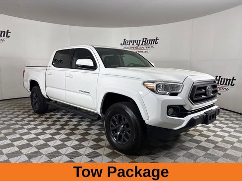Used 2021 Toyota Tacoma SR5 AWD/4WD image 5