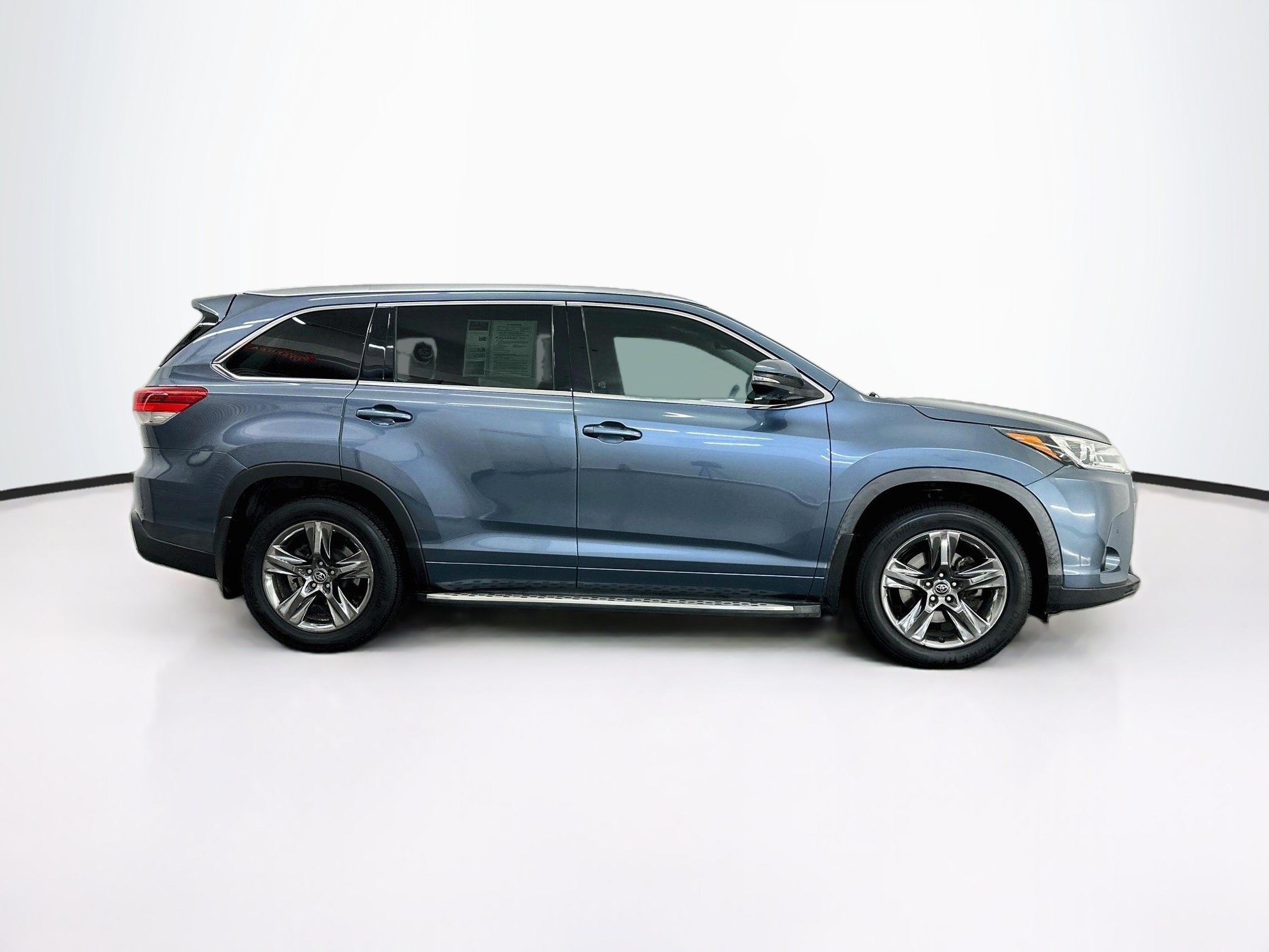 Used 2019 Toyota Highlander Limited Platinum AWD/4WD image 10