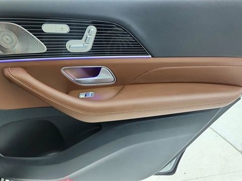 Used 2025 Mercedes-Benz GLS 450 4MATIC image 28