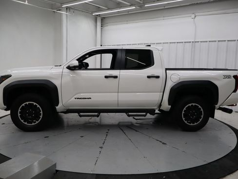 Used 2024 Toyota Tacoma TRD Off-Road w/ TRD Off Road Premium Package AWD/4WD image 6