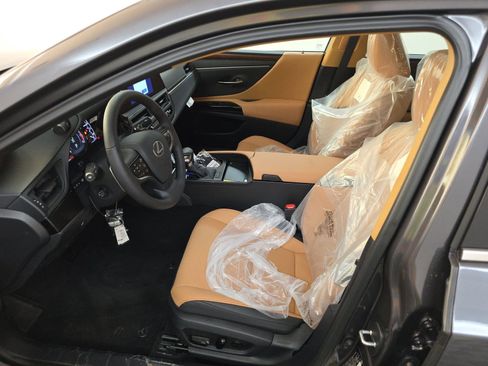 Used 2025 Lexus ES 350 w/ Premium Package image 8