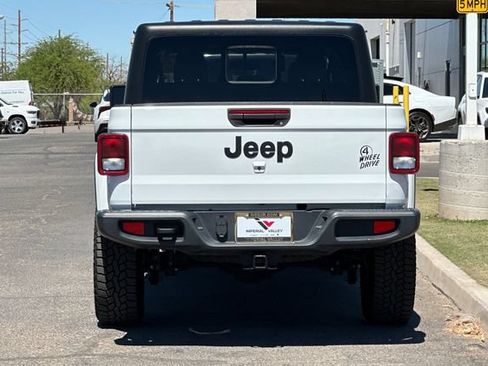Certified 2022 Jeep Gladiator Sport AWD/4WD image 8