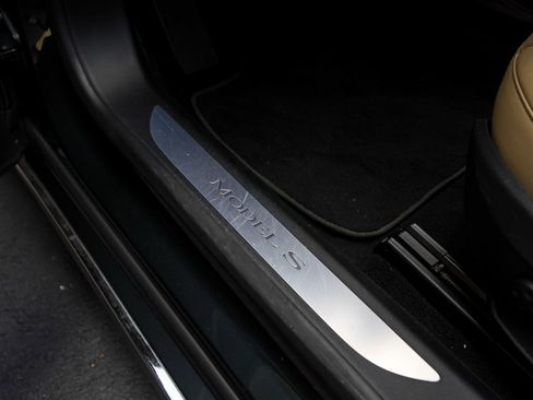 Used 2014 Tesla Model S 85 image 17