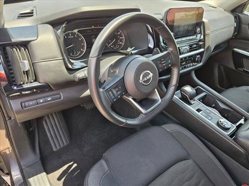Used 2025 Nissan Pathfinder SV AWD/4WD image 10