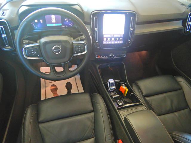 Used 2023 Volvo XC40 B5 Plus AWD/4WD image 2