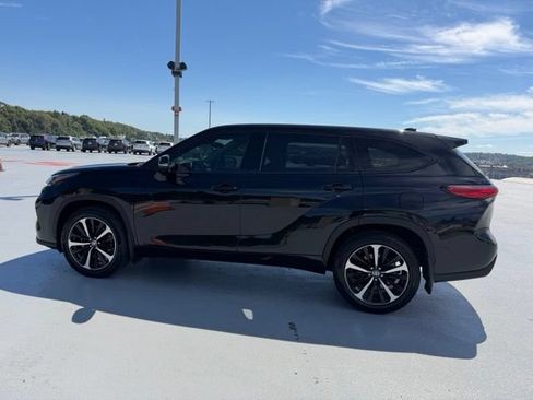 Used 2020 Toyota Highlander LE AWD/4WD image 6