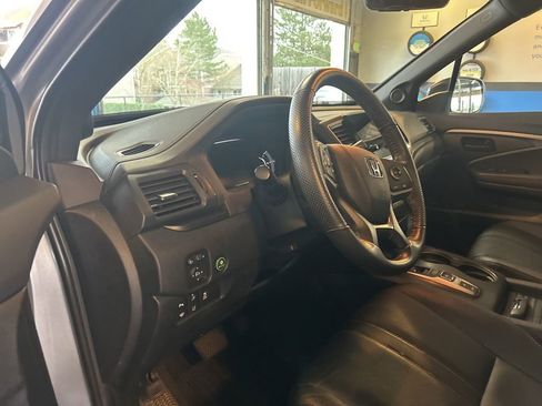 Used 2023 Honda Passport TrailSport image 9