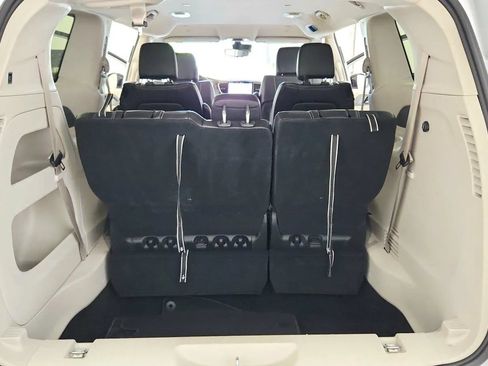 Used 2024 Chrysler Pacifica Touring-L FWD image 38