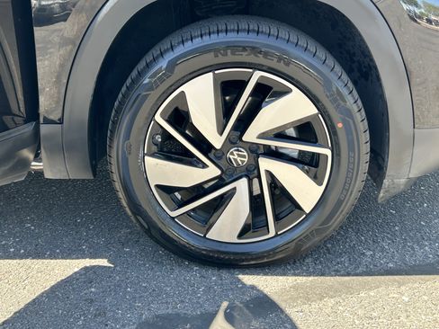 Certified 2025 Volkswagen Atlas SE FWD image 7