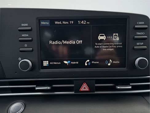 Certified 2025 Hyundai Elantra Hybrid FWD image 13