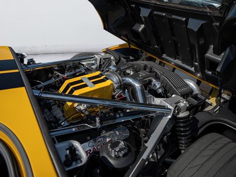 Used 2006 Ford GT RWD image 24