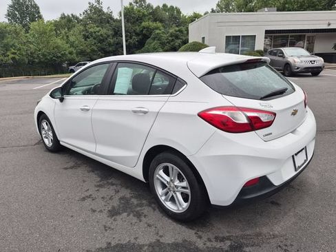 Used 2018 Chevrolet Cruze LT w/ Convenience Package FWD image 5