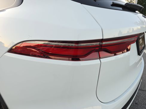 Used 2024 Jaguar F-PACE R-Dynamic S image 33