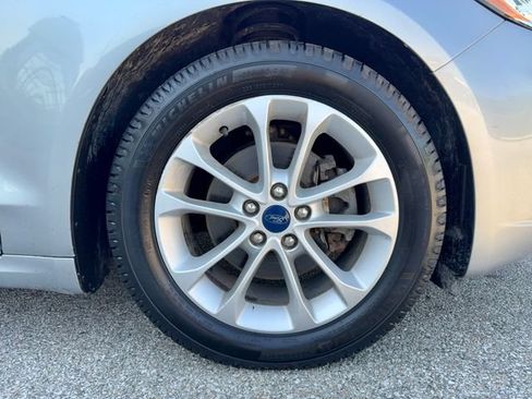 Used 2020 Ford Fusion SE FWD image 29