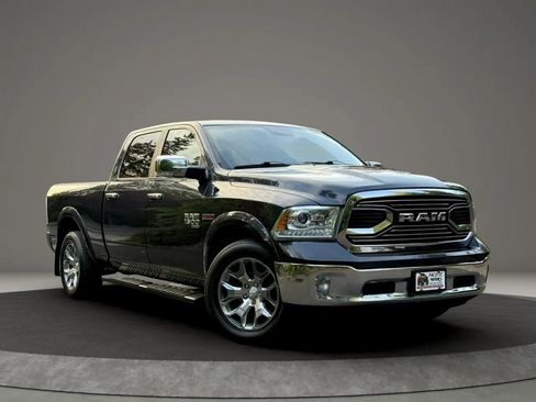 Used 2019 RAM 1500 Laramie AWD/4WD image 11