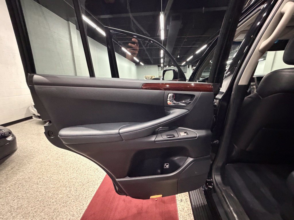 Used 2014 Lexus LX 570 4WD image 27