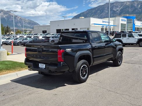 Used 2025 Toyota Tacoma TRD Off-Road AWD/4WD image 3