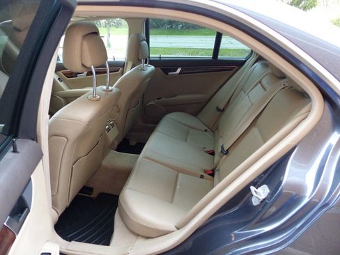 Used 2013 Mercedes-Benz C 250 Sedan image 25